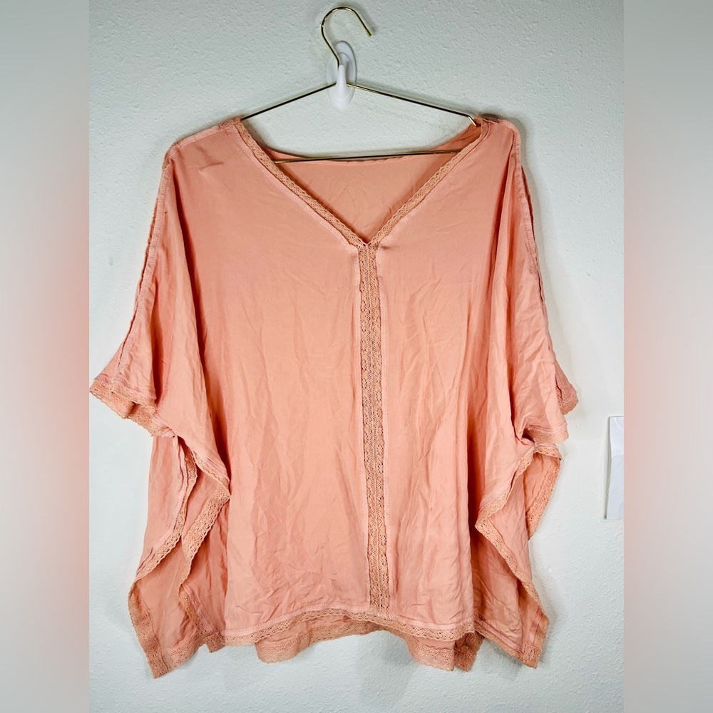 Boho Women’s Peach V-Neck Tunic Top One Size Lightweight Lace Trim 26” - Picture 3 of 6